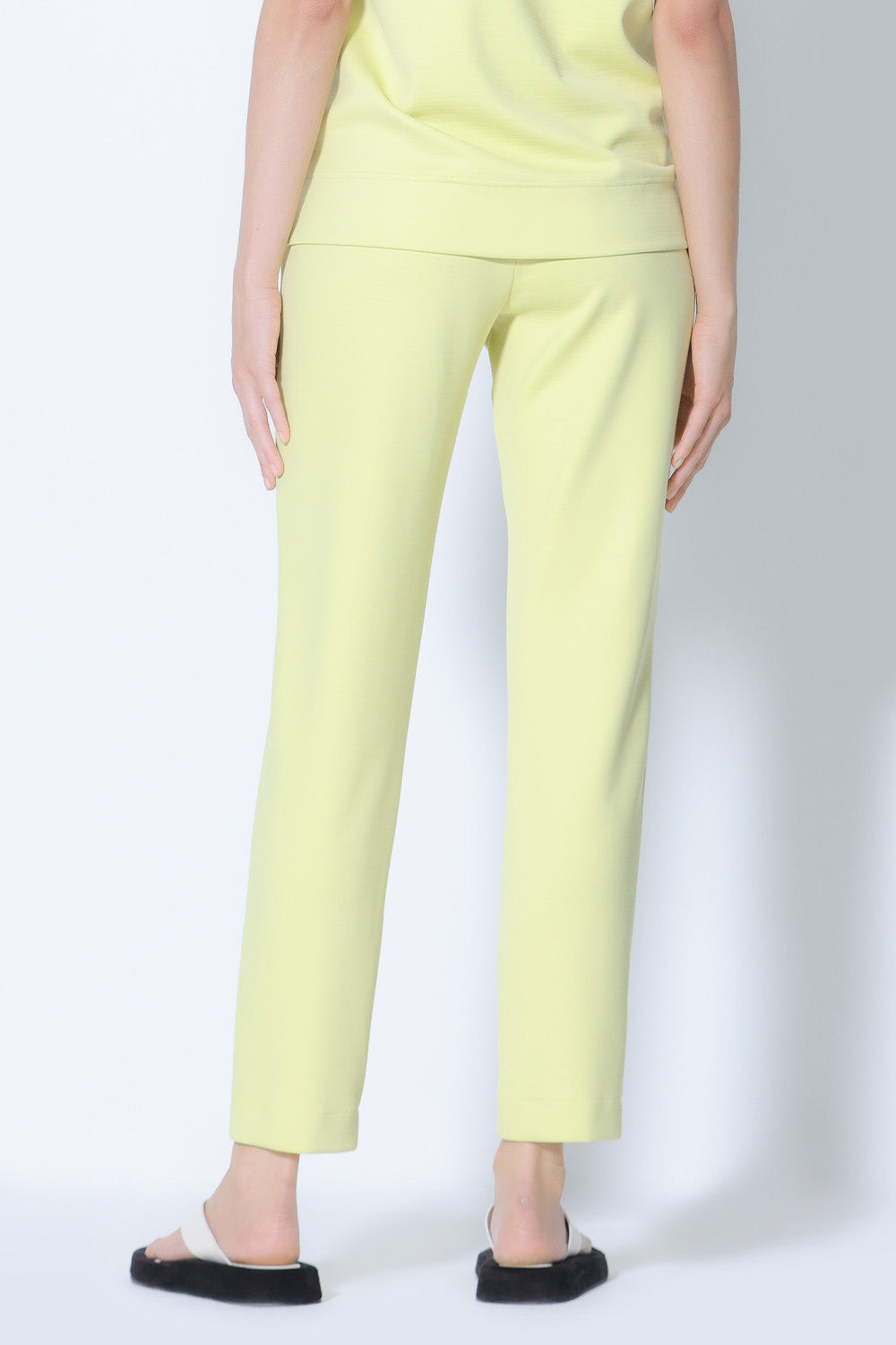 Color 402 - 4 - ARIANA Pants_372_402_4.jpg